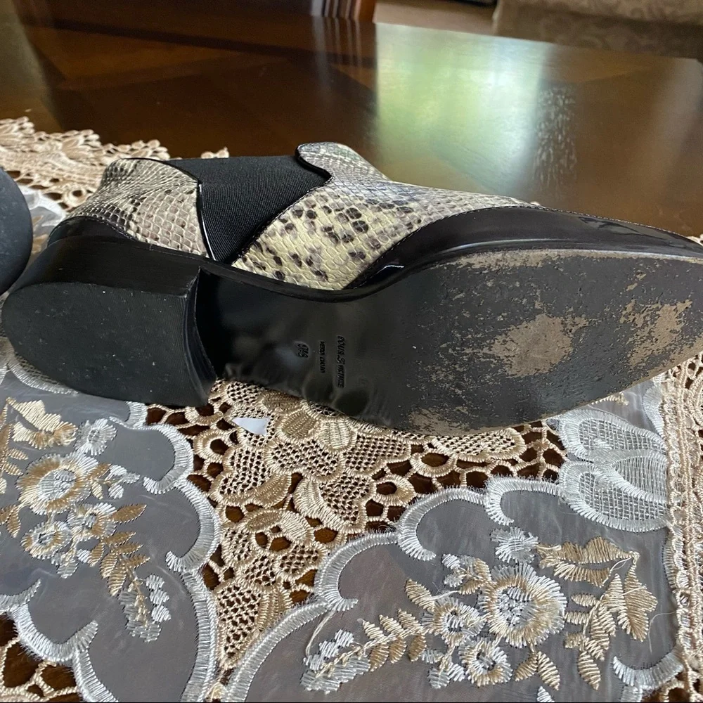 Pour La Victorie snake like with paten leather trim booties EUC